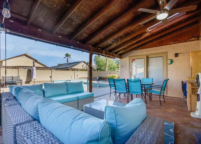 Holiday home Amazing Pool Backyard Oasis 3-bedroom Getaway