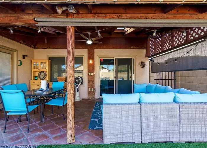 Holiday home Amazing Pool Backyard Oasis 3-bedroom Getaway