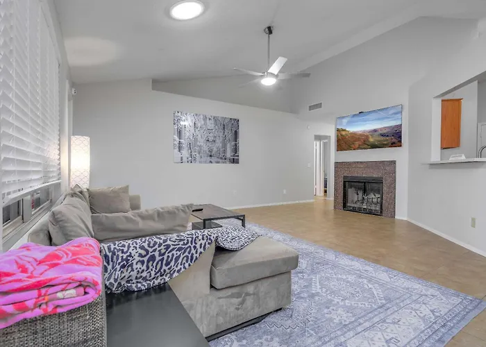 Amazing Pool Backyard Oasis 3-bedroom Getaway Holiday home Chandler