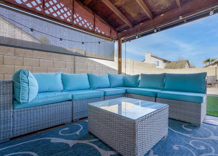 Holiday home Amazing Pool Backyard Oasis 3-bedroom Getaway *